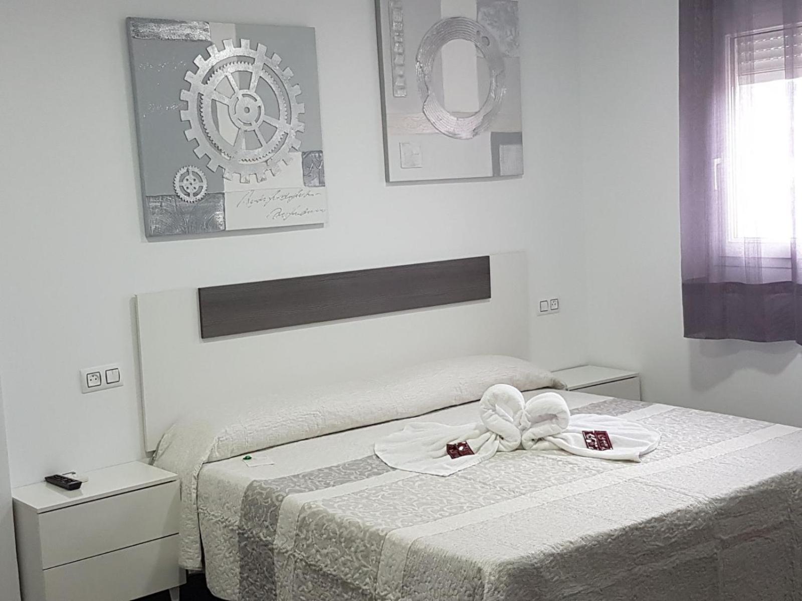 Hostal Goyesco Plaza Пласенсия Экстерьер фото