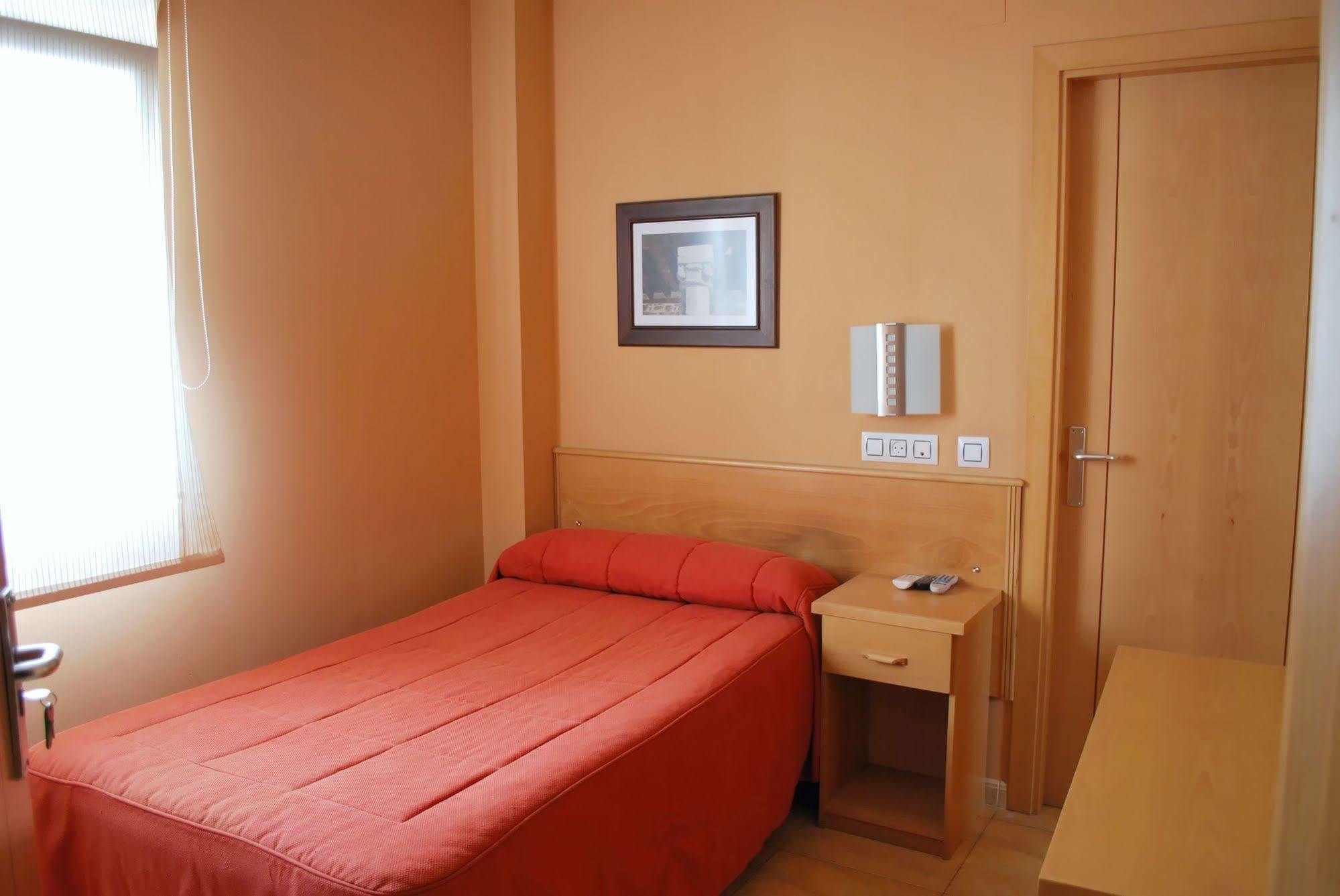 Hostal Goyesco Plaza Пласенсия Экстерьер фото