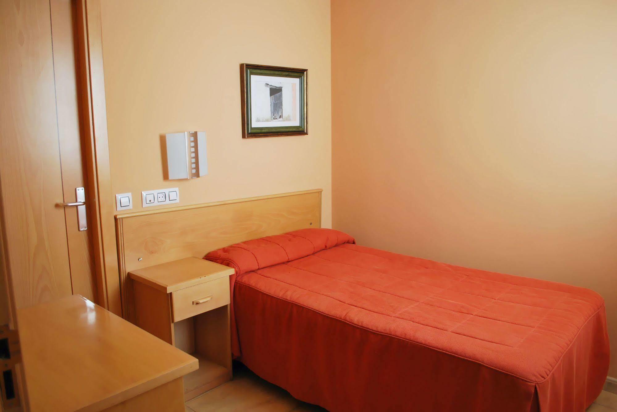 Hostal Goyesco Plaza Пласенсия Экстерьер фото