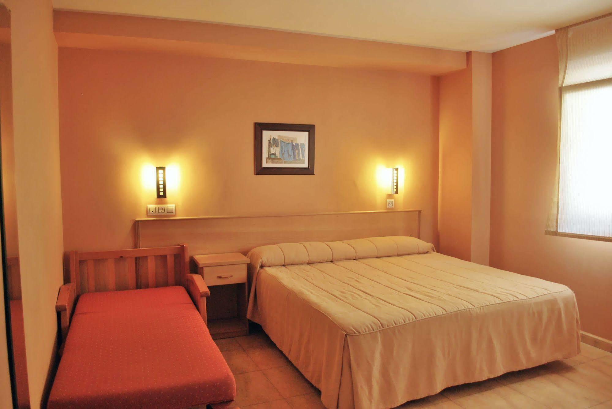 Hostal Goyesco Plaza Пласенсия Экстерьер фото