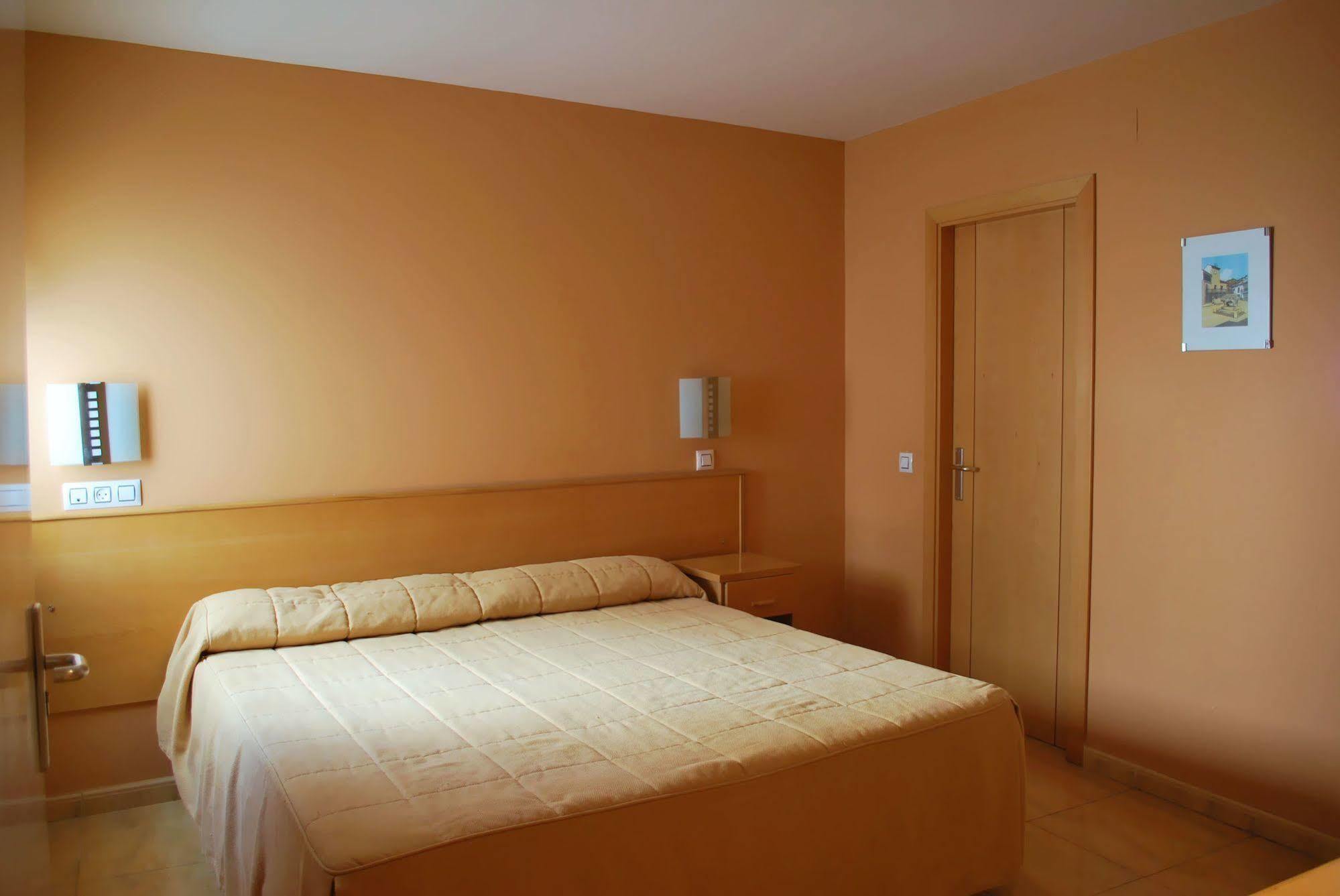 Hostal Goyesco Plaza Пласенсия Экстерьер фото